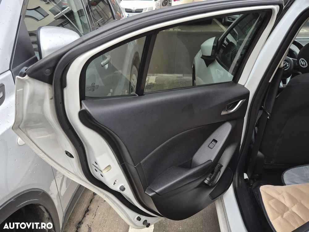 Mazda 3 SKYACTIV-G 120 Center-Line - 11