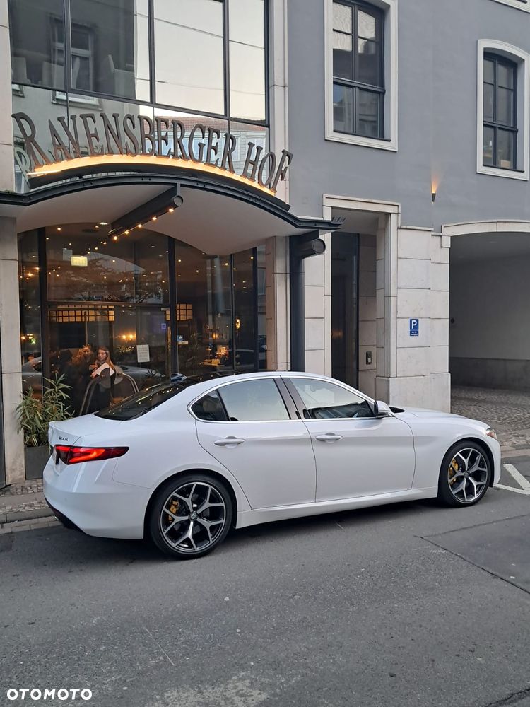 Alfa Romeo Giulia - 8