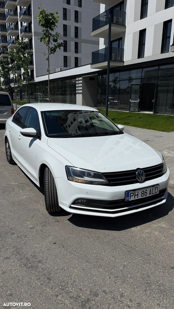 Volkswagen Jetta - 1