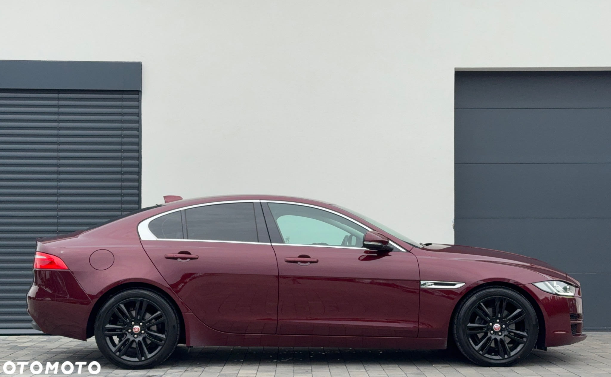 Jaguar XE 2.0 D Prestige - 3