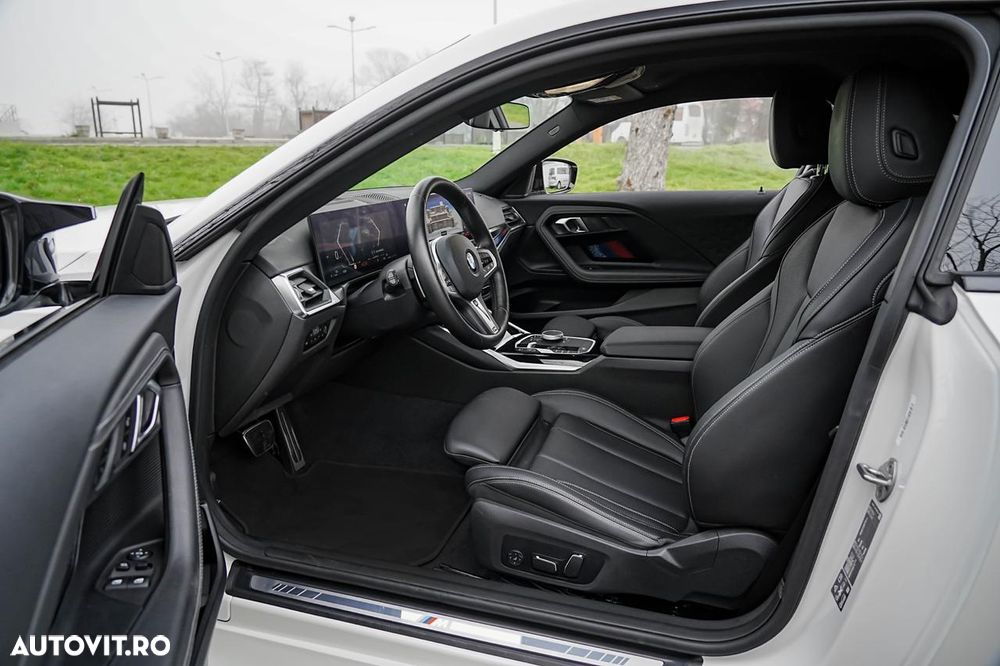 BMW M2 M240i xDrive - 11