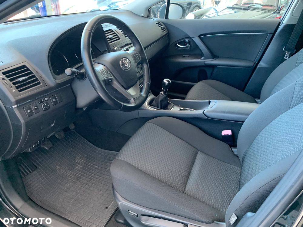Toyota Avensis - 10