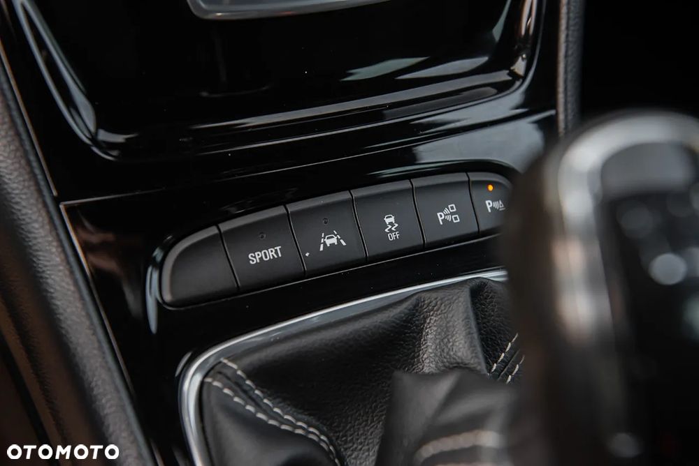 Opel Astra 1.4 Turbo Sports Tourer Innovation - 25