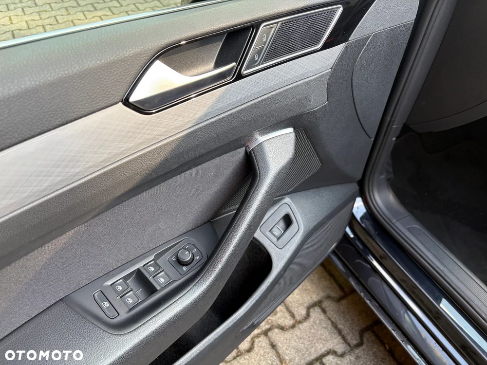 Volkswagen Passat - 13