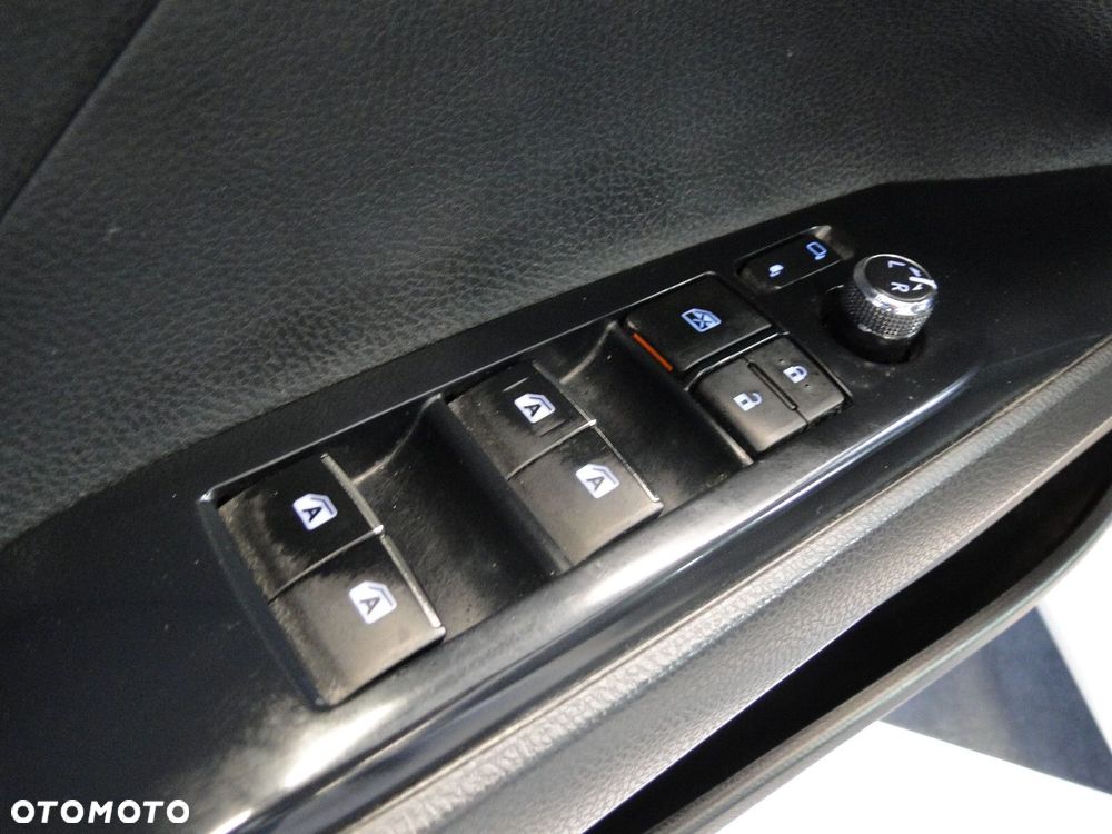 Toyota Camry - 19