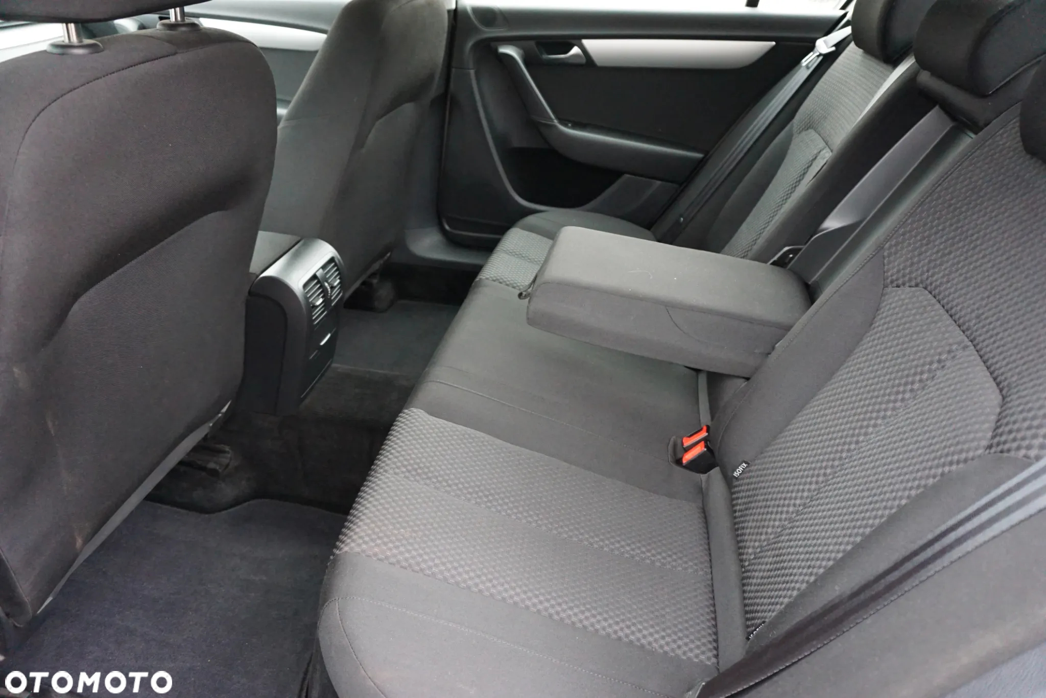 Volkswagen Passat 1.6 TDI DPF BlueMotion - 10