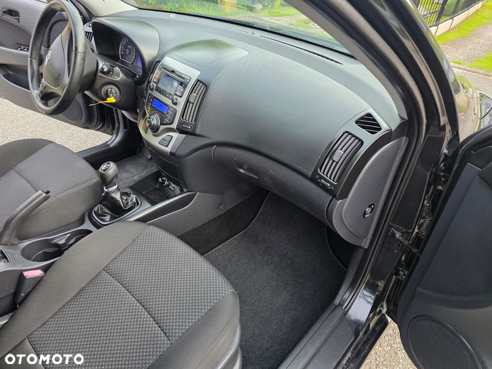Hyundai i30 1.4 Base + World Cup - 6