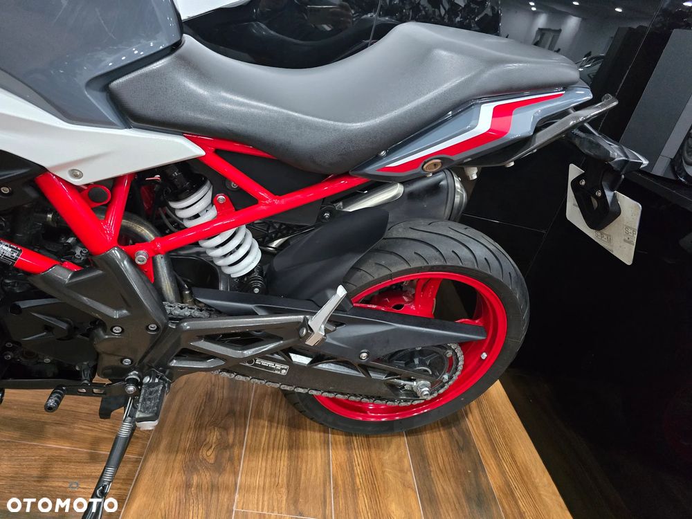 BMW G - 27