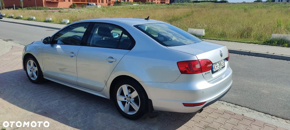 Volkswagen Jetta 1.6 TDI Trendline - 8