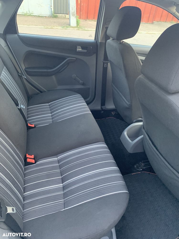 Ford Focus 1.4i Trend - 14