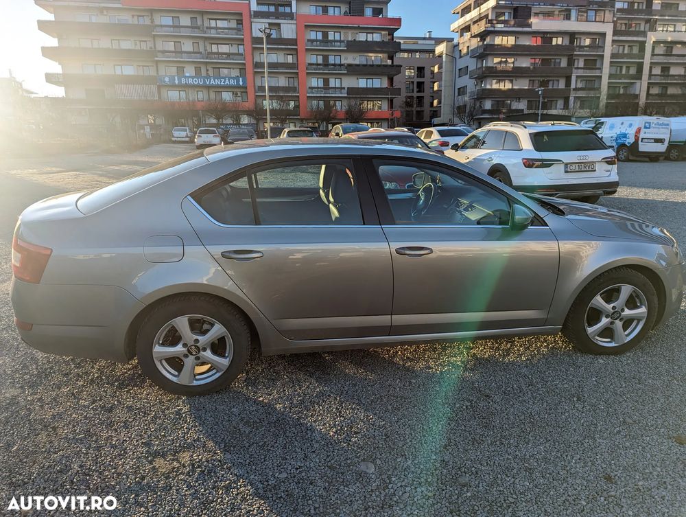 Skoda Octavia 1.6 TDI DSG Style - 4