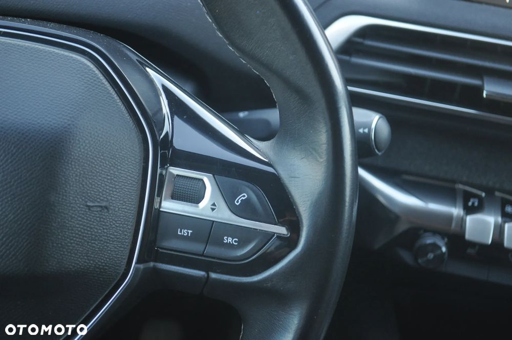 Peugeot 3008 PureTech 130 Style - 16