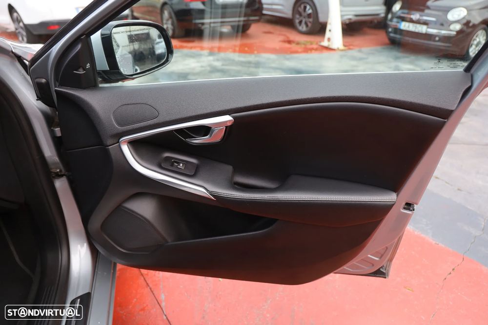 Volvo V40 D4 RDesign - 32