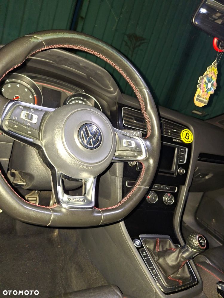 Volkswagen Golf - 15