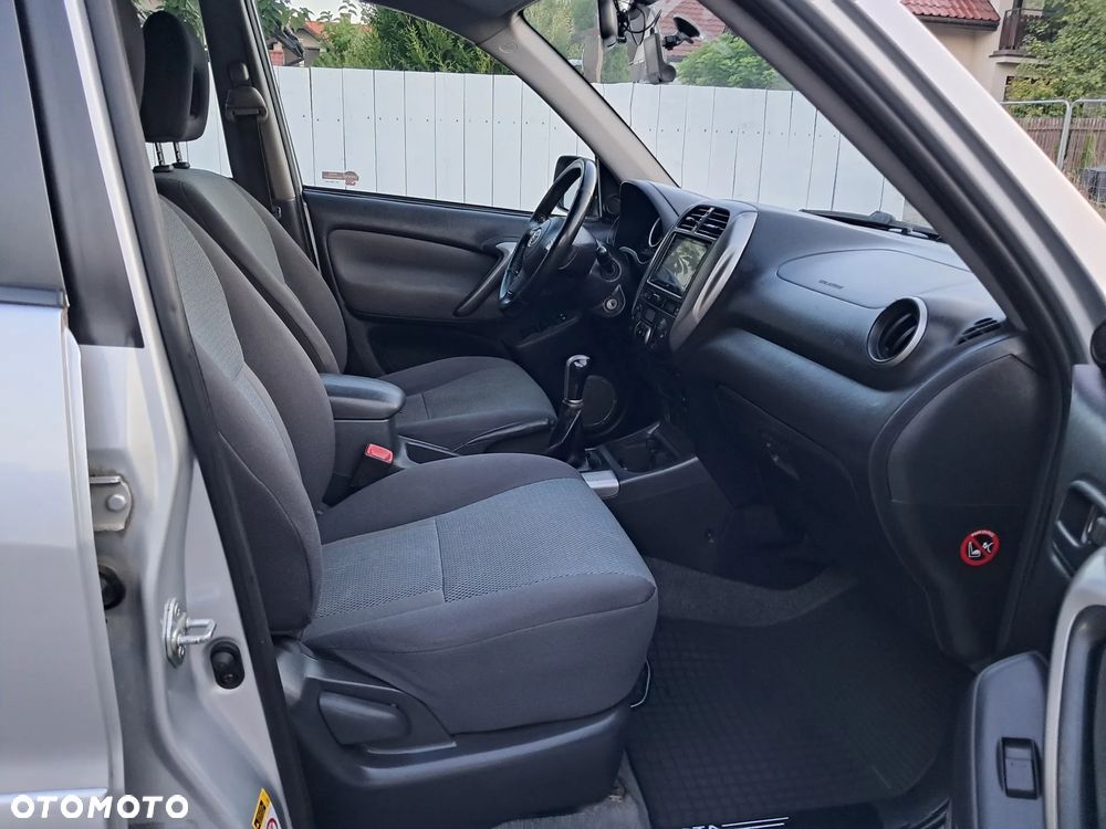 Toyota RAV4 2.0 VVT-i 4x4 - 19