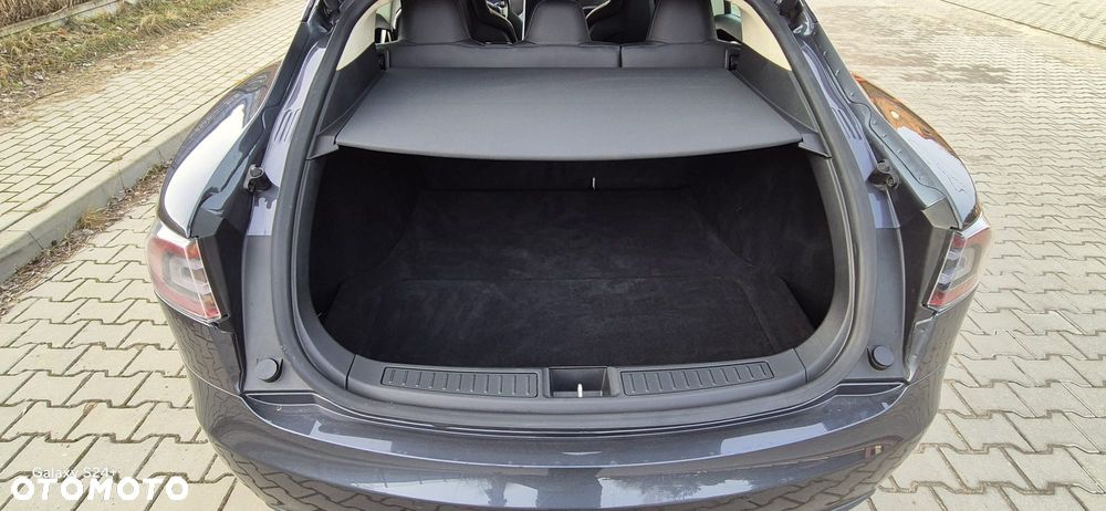 Tesla Model S - 12