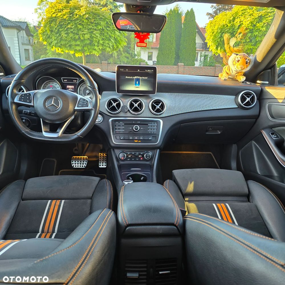Mercedes-Benz CLA 250 4Matic 7G-DCT Orange Art Edition - 10