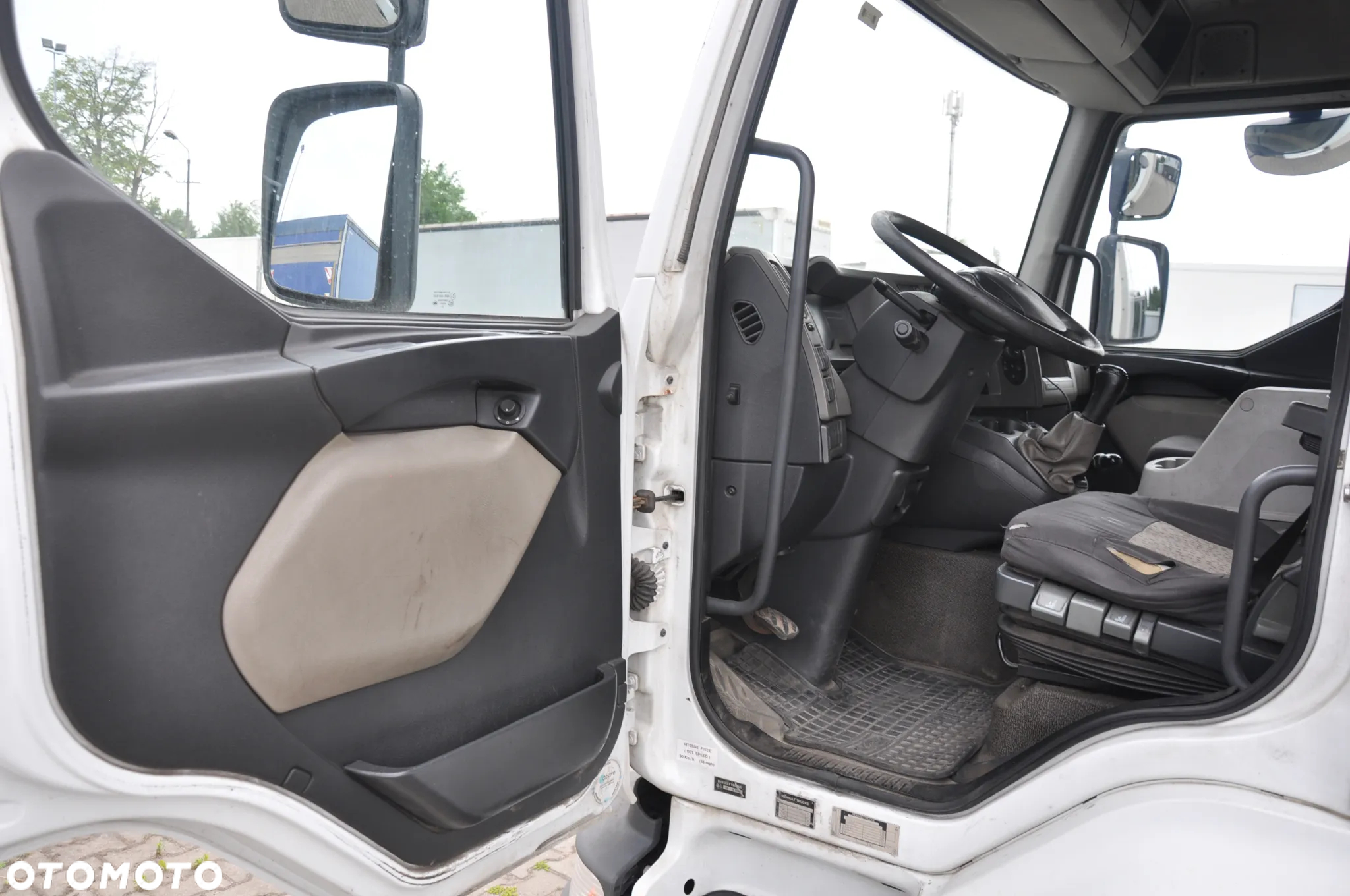 Renault MIDLUM 12.220 dł kontenera 7,90m - 10