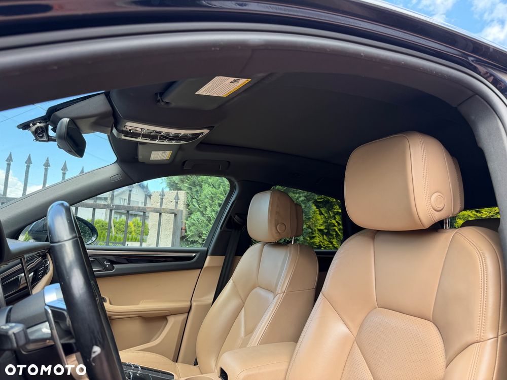 Porsche Macan - 24