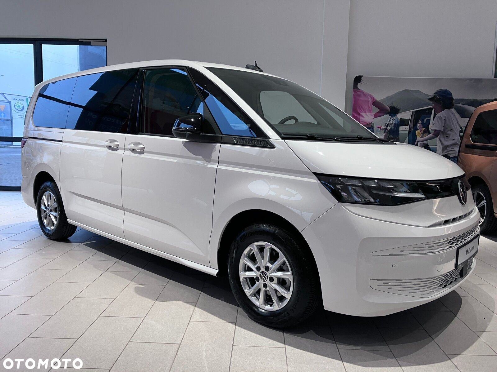 Volkswagen multivan Family 2.0 TDI 150 KM 7-DSG FWD L2 - 2
