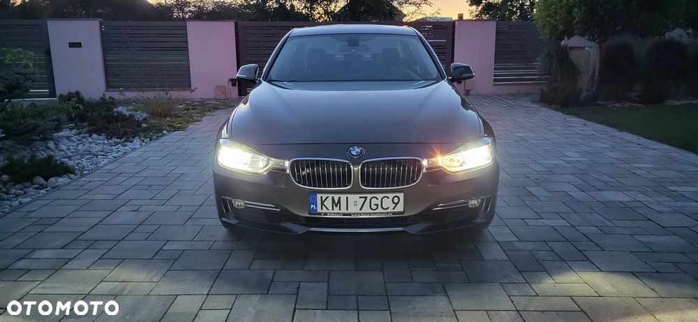 BMW Seria 3 320i Luxury Line - 10