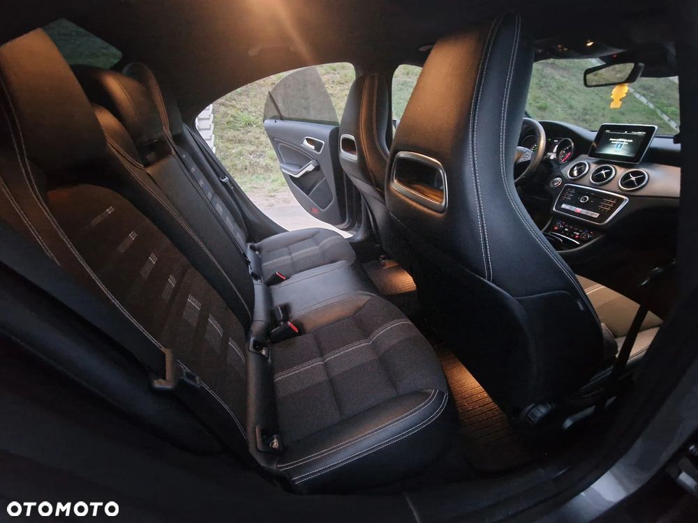 Mercedes-Benz CLA 200 7G-DCT AMG Line - 37