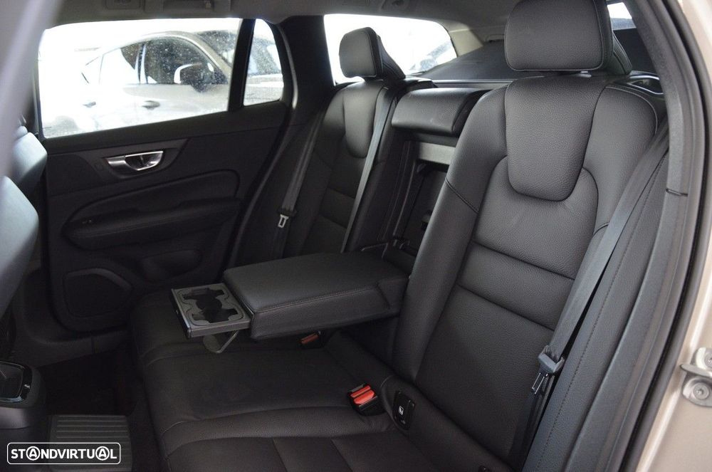 Volvo V60 2.0 T6 AWD TE Plus Dark - 27