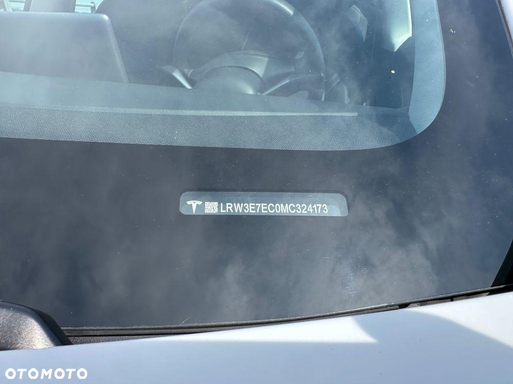 Tesla Model 3 - 10