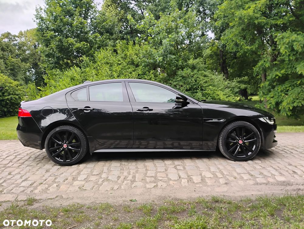 Jaguar XE 2.0 D AWD R-Sport - 17