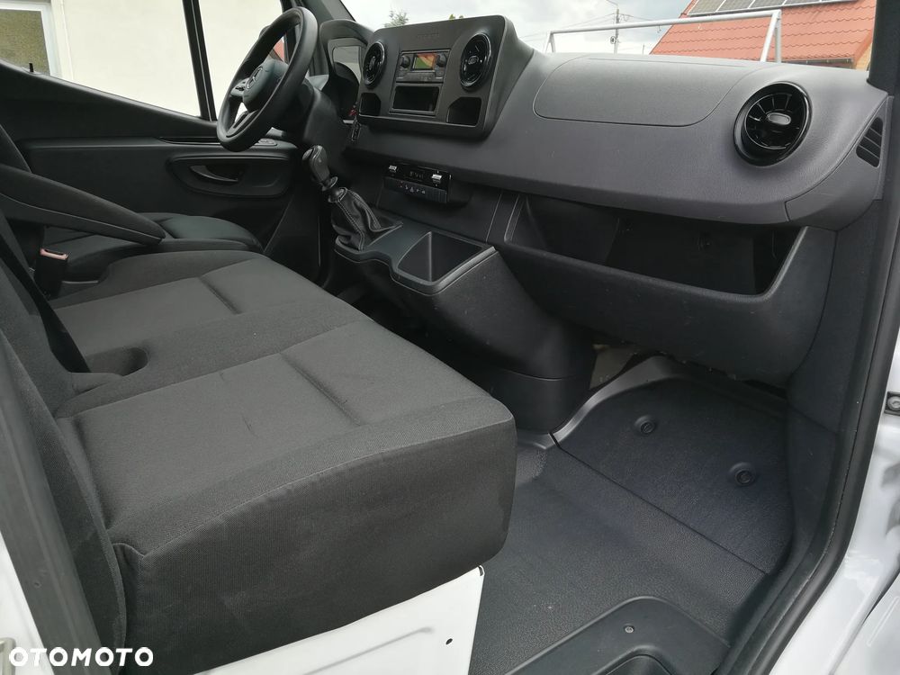 Mercedes-Benz Sprinter - 13