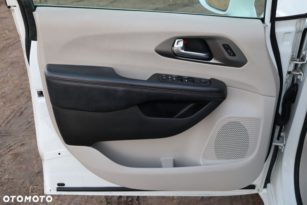 Chrysler Pacifica - 18