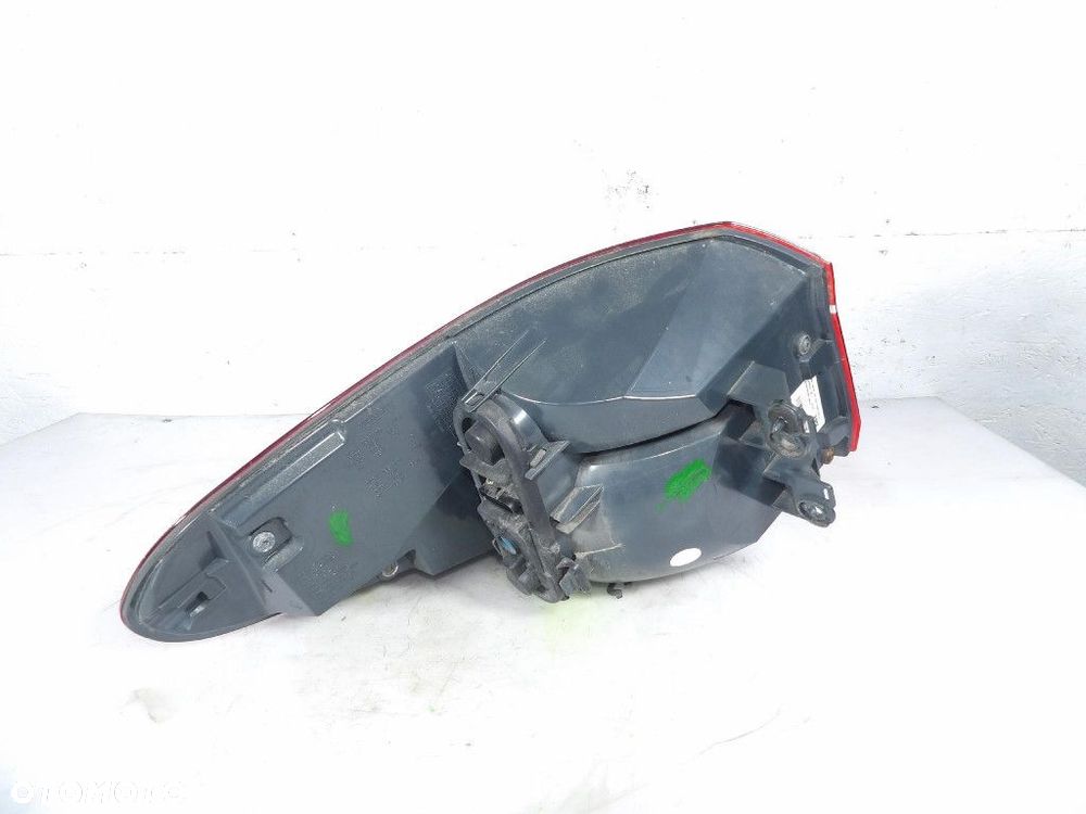 BMW X1 F48 LAMPA TYŁ PRAWA 7488548-02 USA - 2