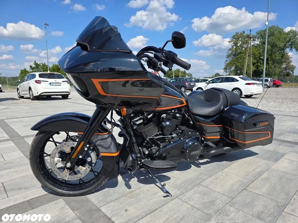 Harley-Davidson Touring Road Glide - 2