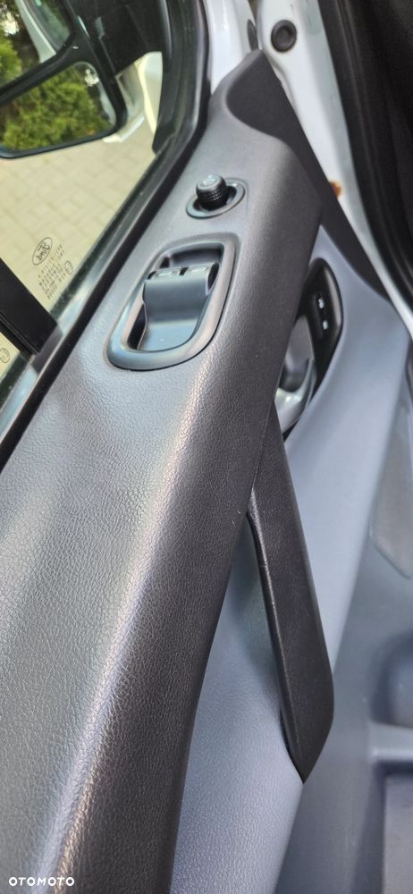 Ford TRANSIT CUSTOM - 11