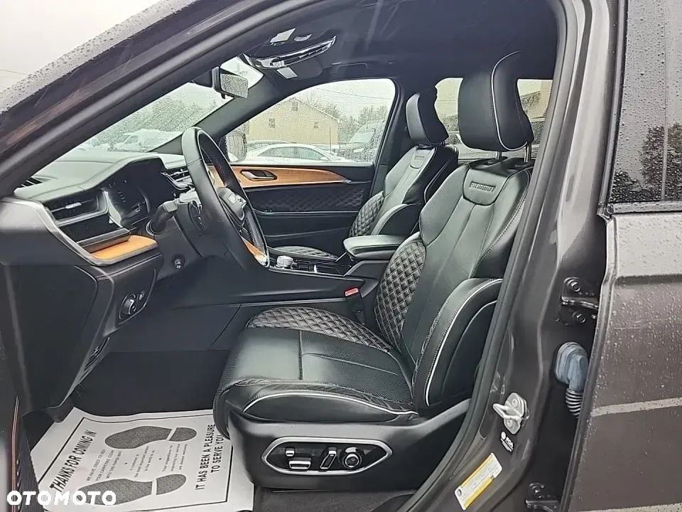 Jeep Grand Cherokee 5.7 V8 HEMI Summit - 8