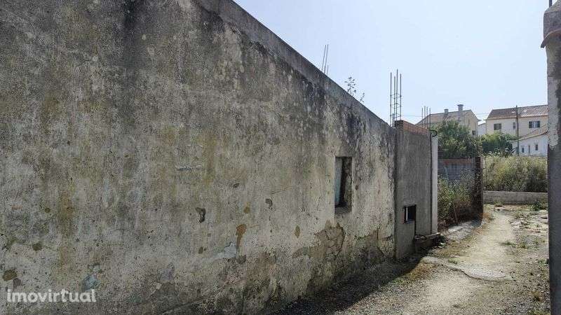 Moradia para restauro na Lourinhã - Grande imagem: 4/11