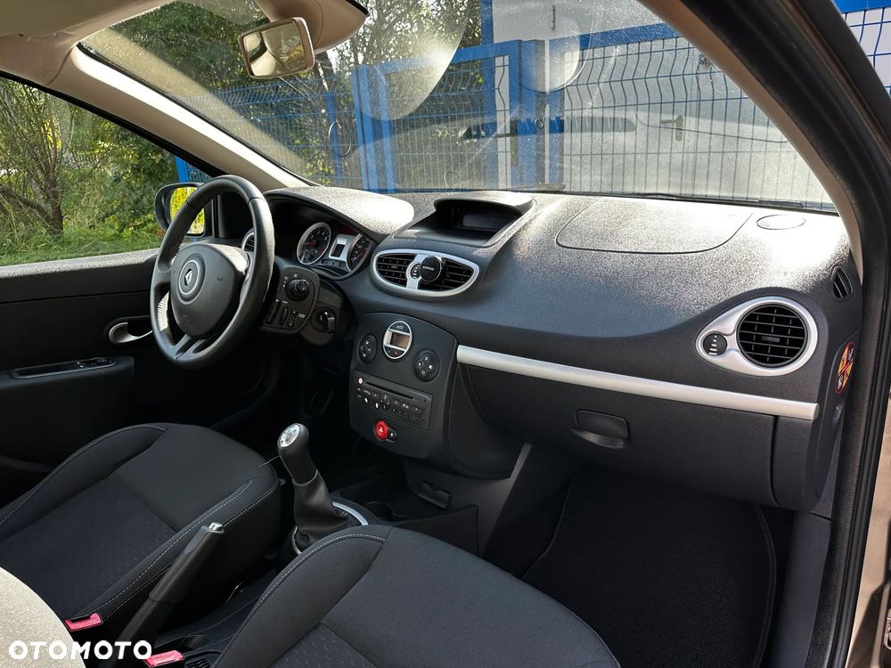 Renault Clio 1.2 16V 75 Expression - 31
