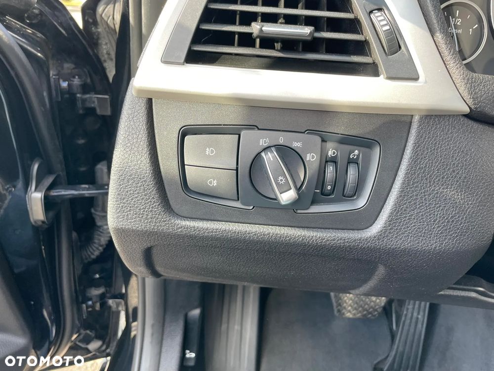 BMW Seria 3 318d Sport Line Shadow - 22