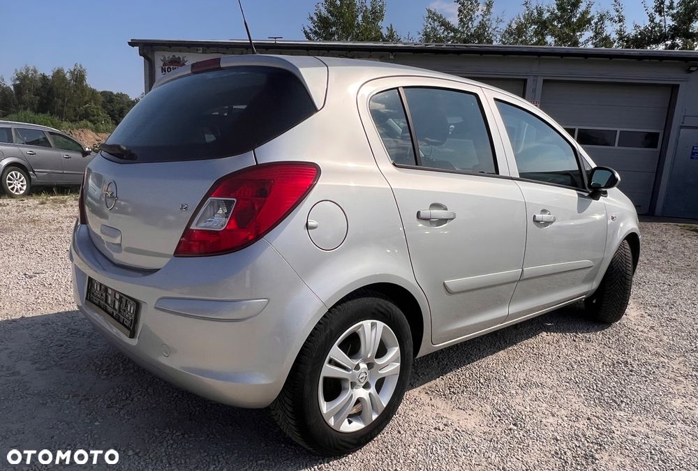 Opel Corsa 1.2 16V Edition - 4