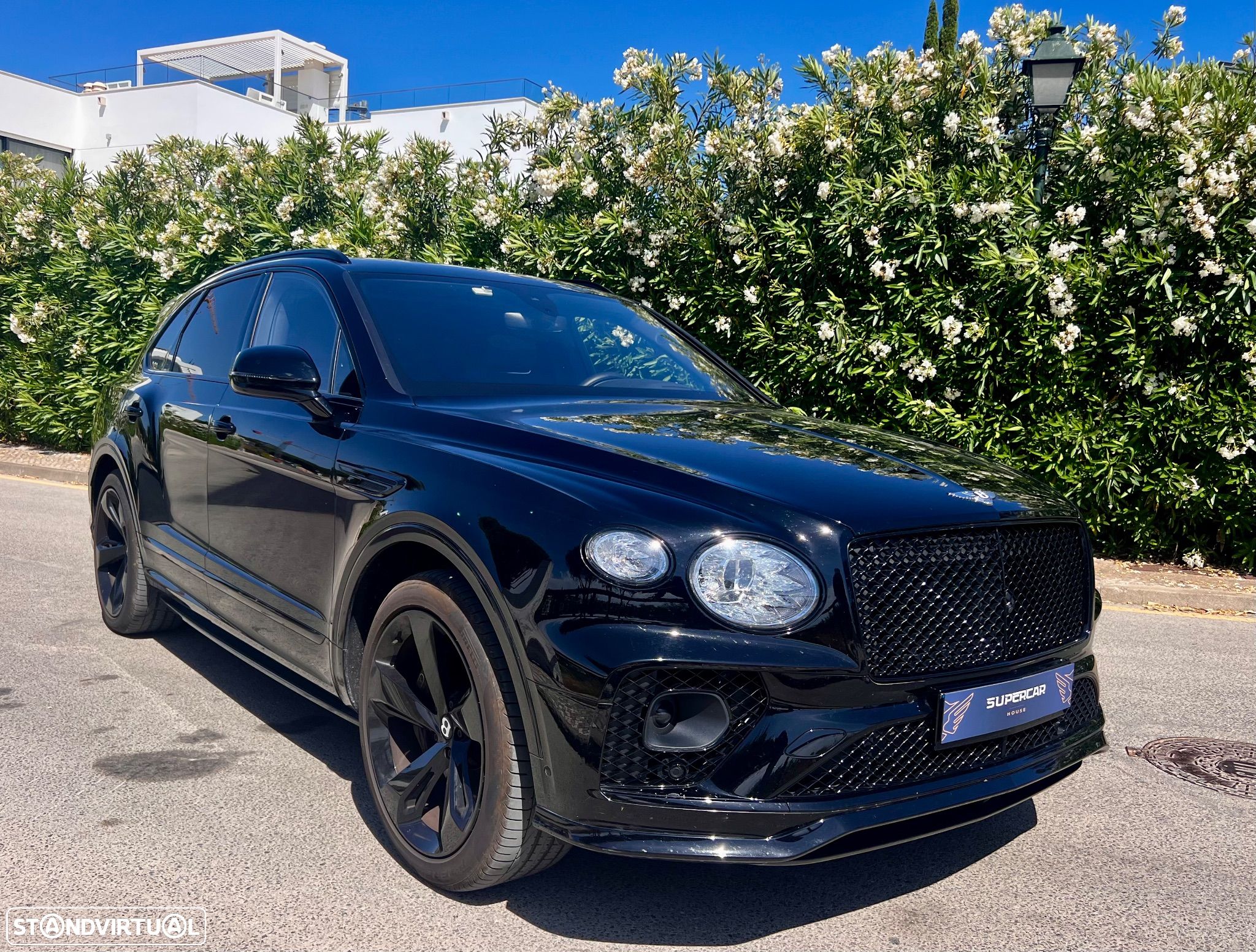 Bentley Bentayga - 1