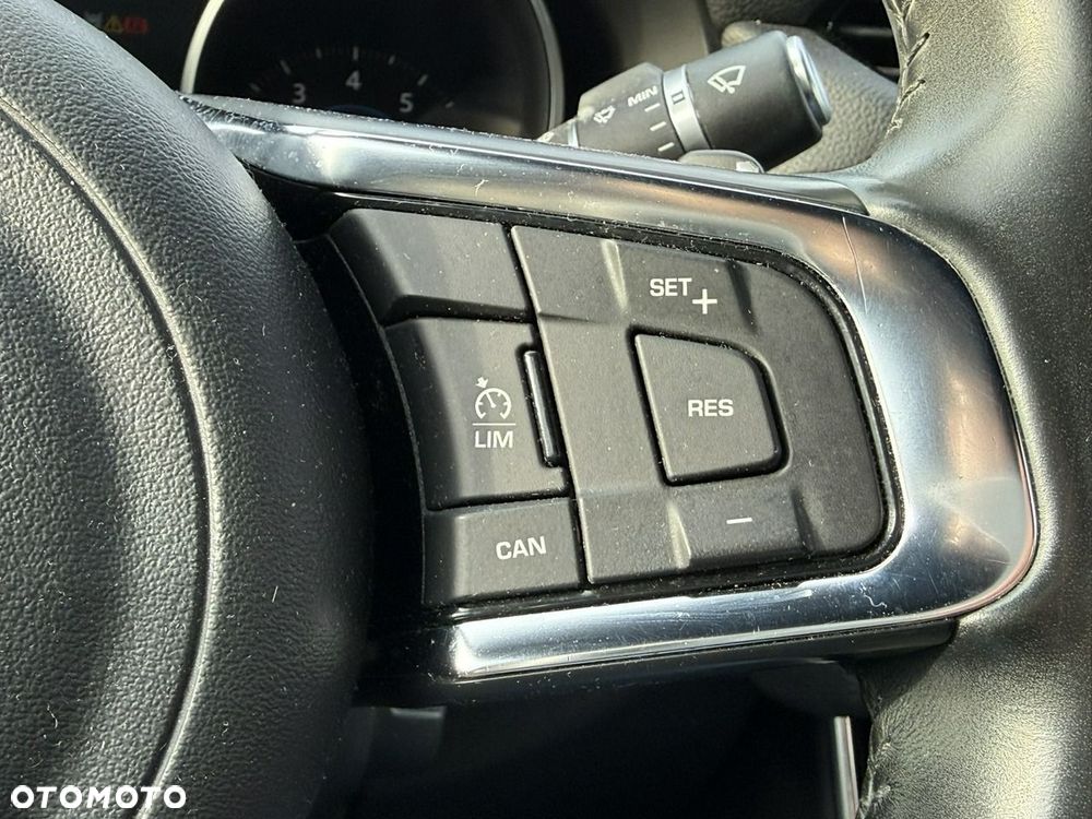 Jaguar XF 2.0 T R-Sport - 23