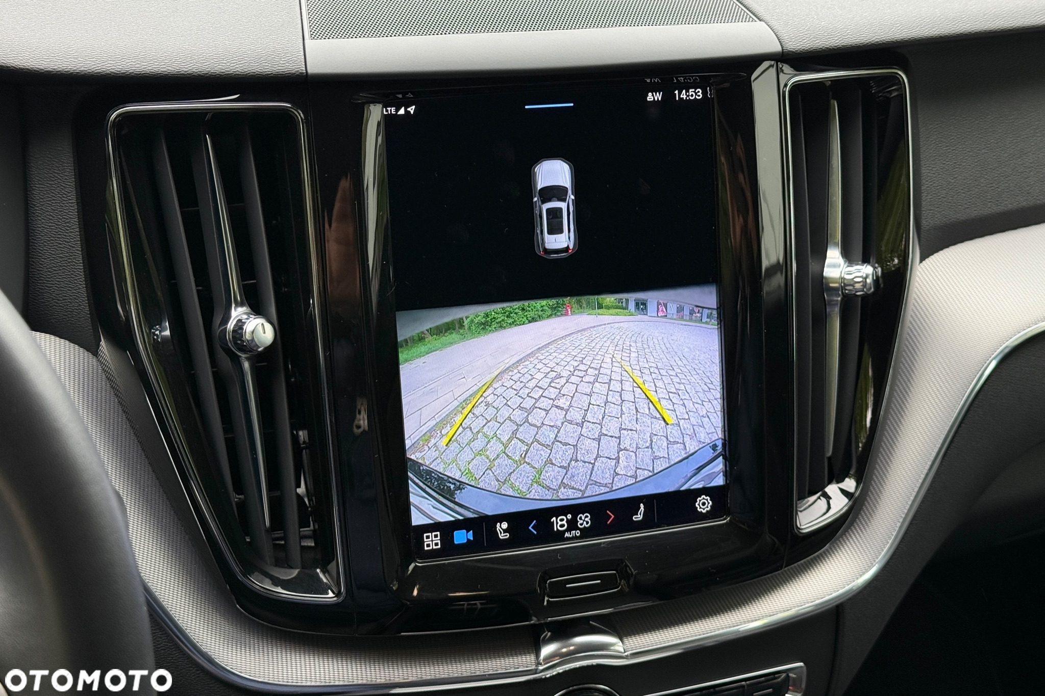 Volvo XC 60 D4 R-Design - 17