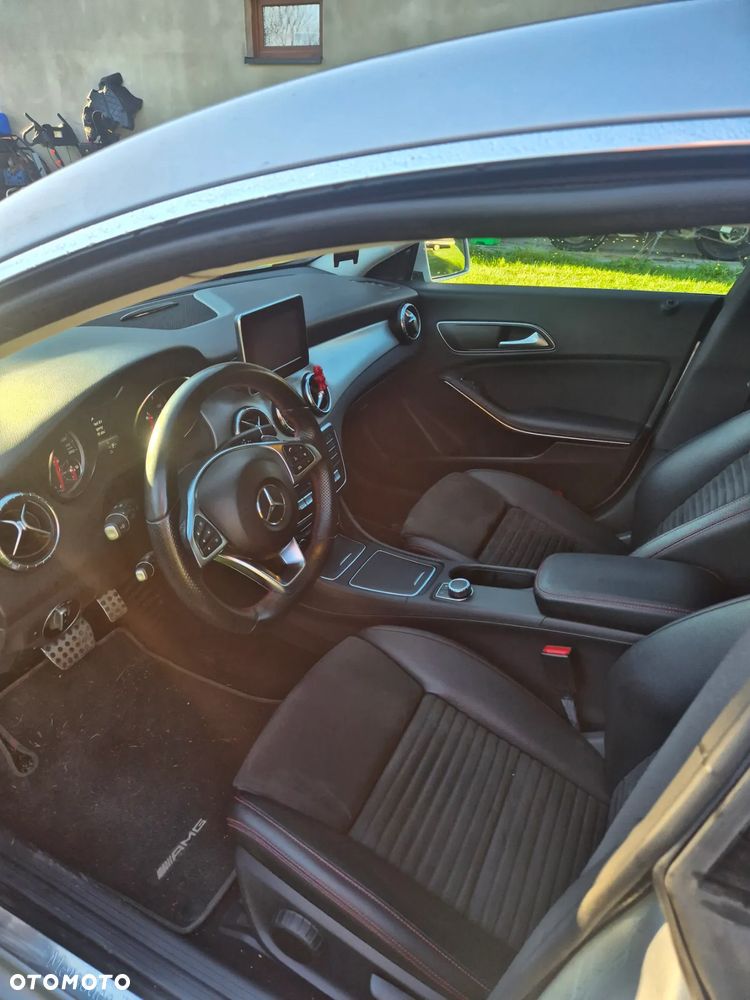 Mercedes-Benz CLA 220 d 4-Matic AMG Line - 6