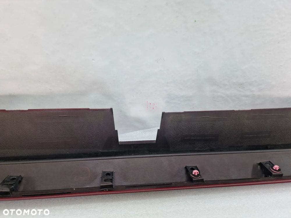 MAZDA 3 GT SPORT LEWA ŁADNA LISTWA PROGOWA / NAKŁADKA PROGU , KOLOR BORDO METALIK , NR BCJH-51P51 , NR AUKCJI PR334 - 12
