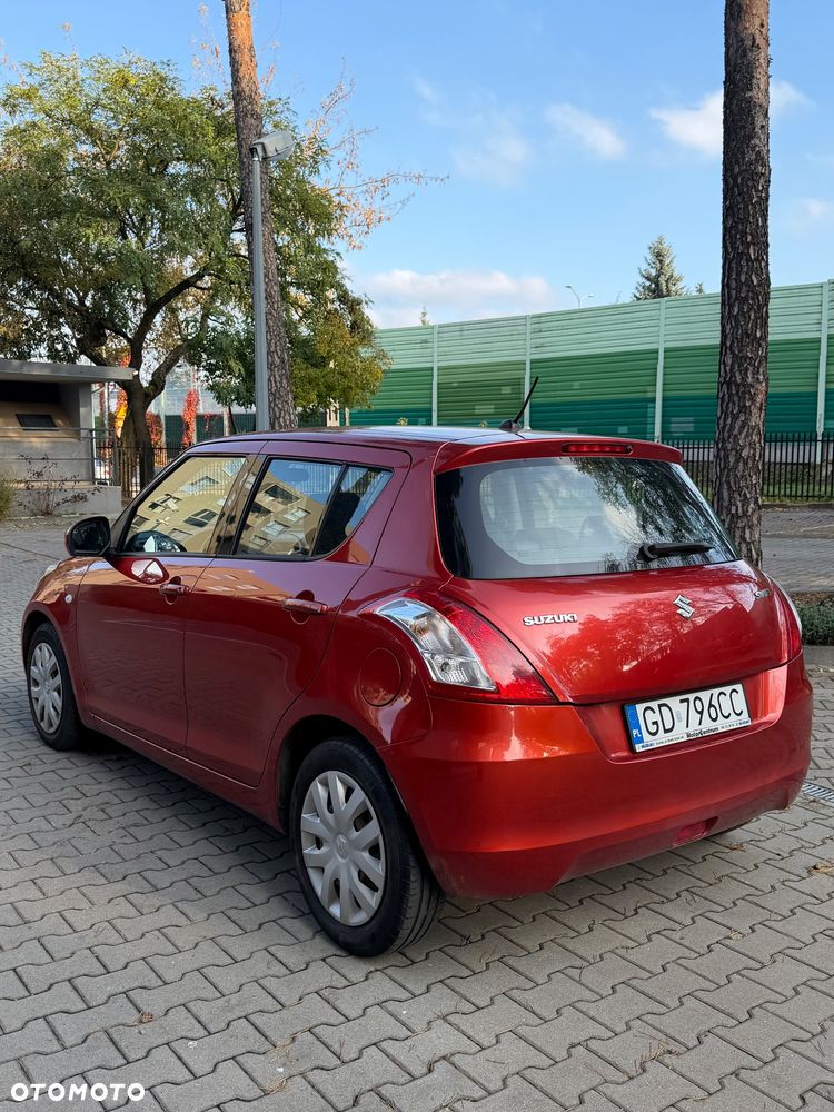 Suzuki Swift 2010 photo 2