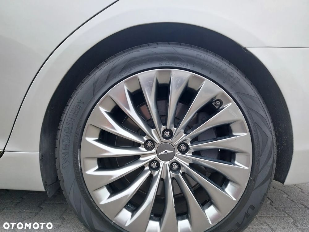 Genesis G90 - 29