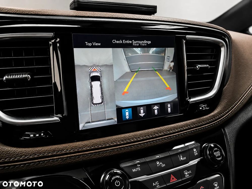 Chrysler Pacifica - 10