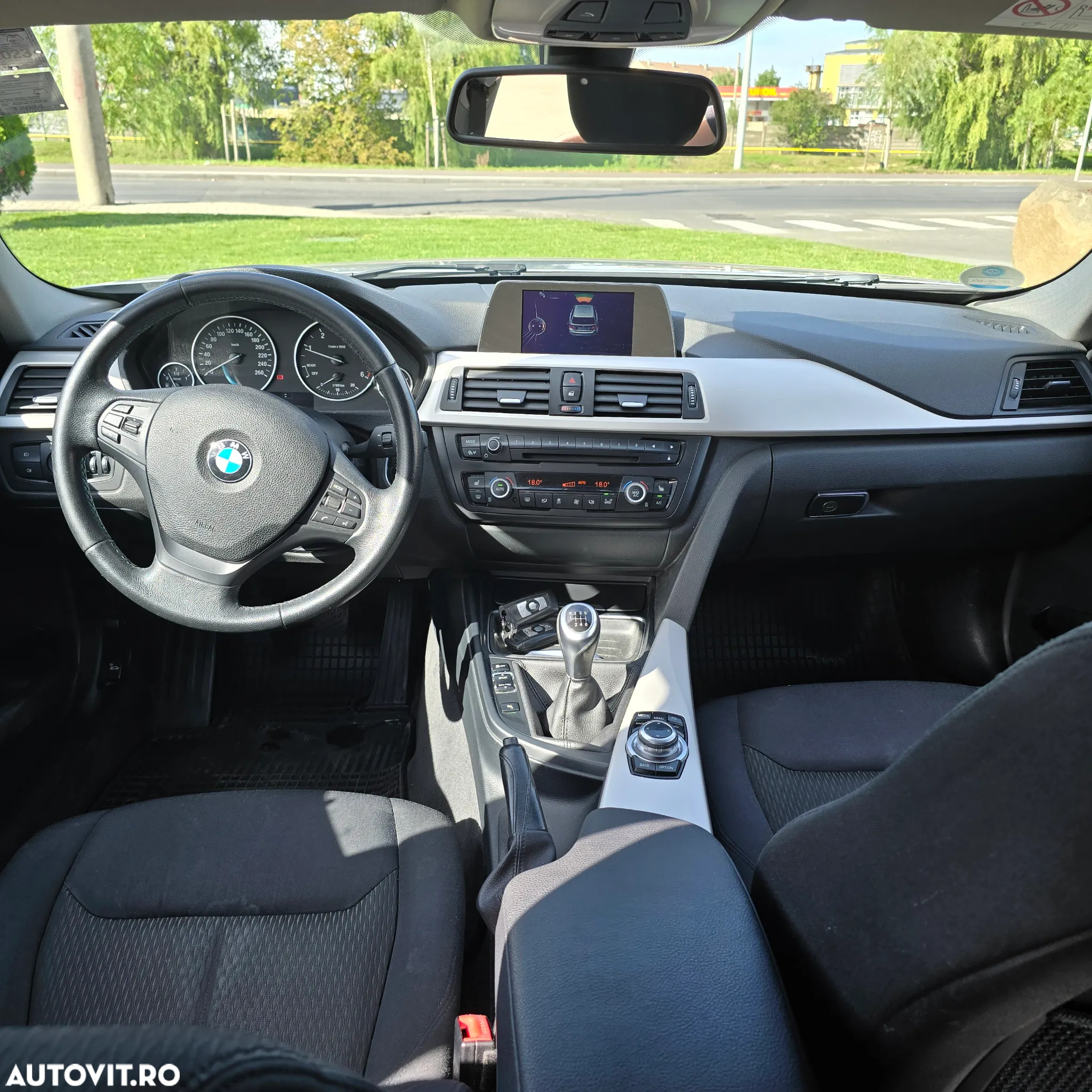 BMW Seria 3 318d xDrive Touring Modern Line - 12