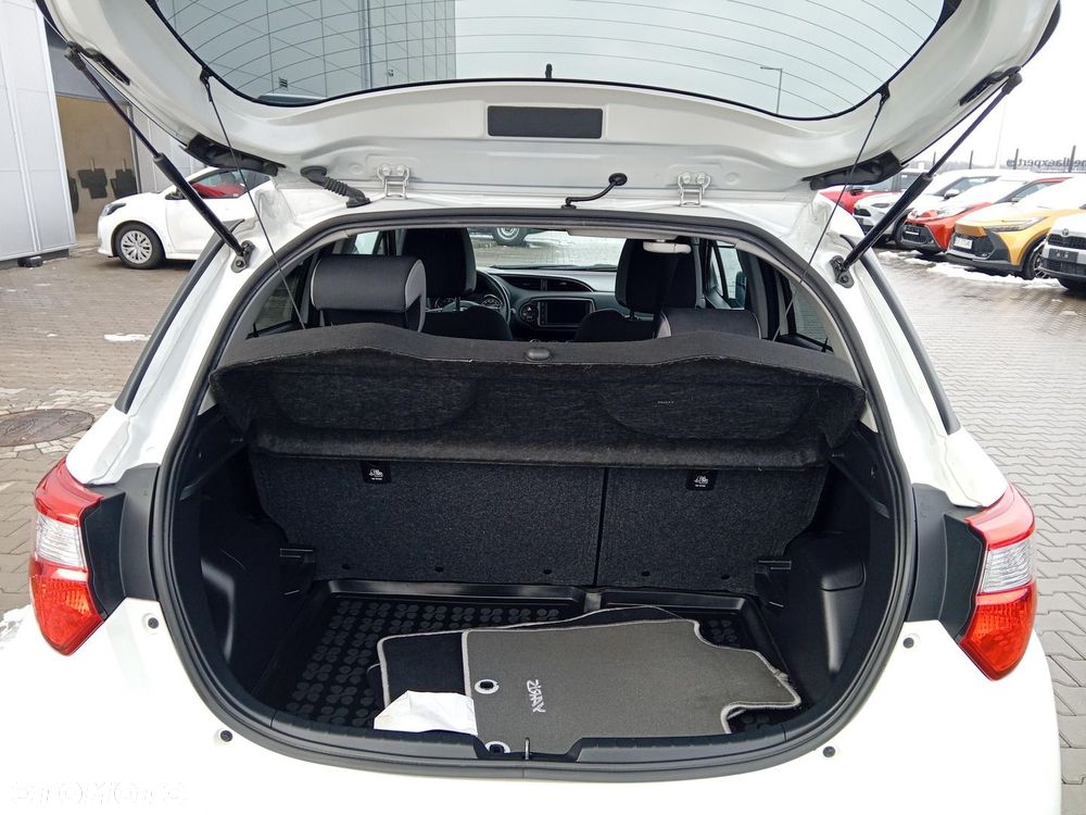 Toyota Yaris - 12