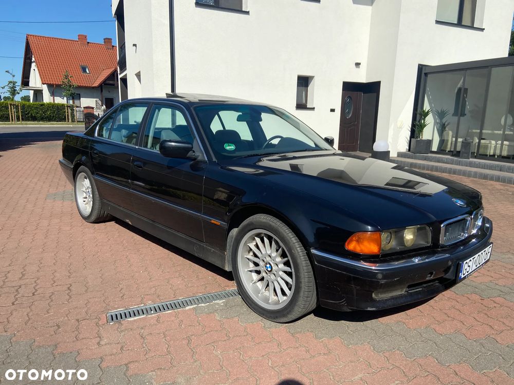 BMW Seria 7 740i V8 - 1